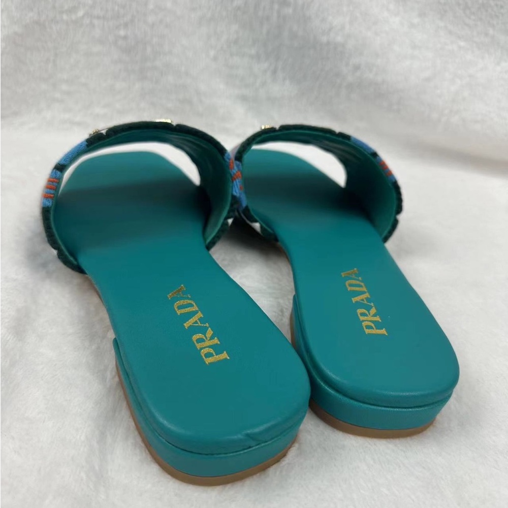 Beautiful flat slippers prada - Picture 4 of 5